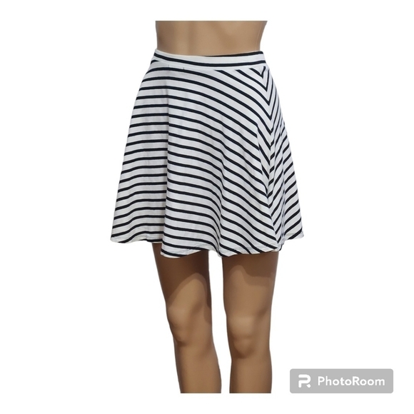 American Eagle Outfitter Black and White Stripe Mini Skirt - Picture 1 of 7